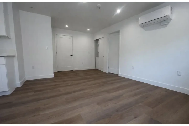 $1955 : 2 Bedroom 2 bath Apt in LA image 2