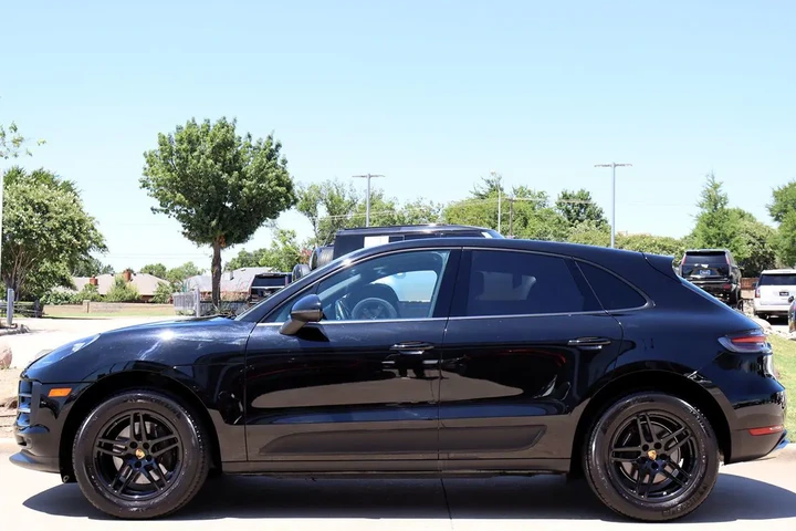 $27997 : 2020 Macan image 9