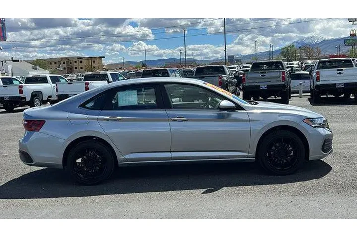 $28984 : Volkswagen Jetta 2024 SE 4dr image 4