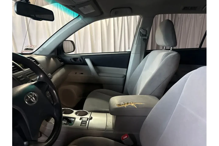 $8999 : Toyota Highlander 2012 Base image 9