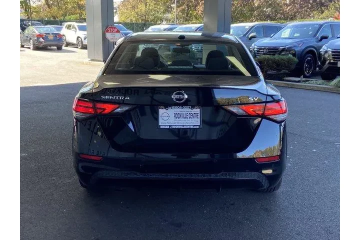 Nissan Sentra 2020 SV 4dr Se image 6