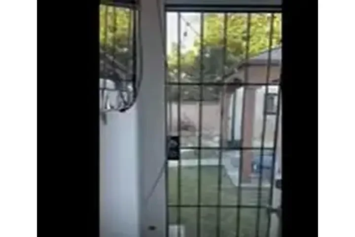 $900 : SE RENTA CUARTO image 2