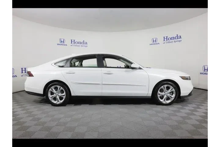 $25875 : Honda Accord 2023 LX 4dr Sed image 8