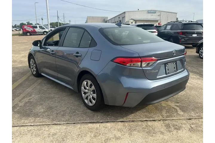 $21965 : Toyota Corolla Hybrid 2023 S image 2