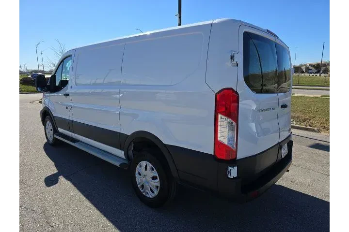 $31900 : Ford Transit 2024 250 3dr SW image 3