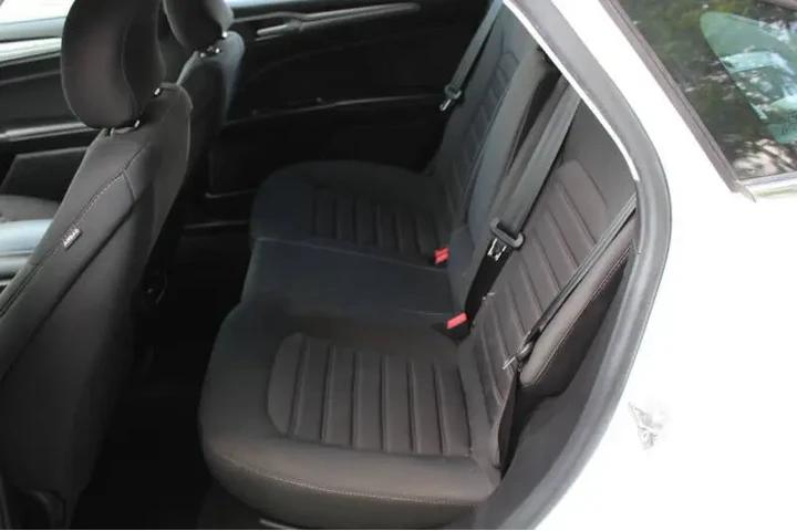 2019 Fusion Hybrid SE image 9