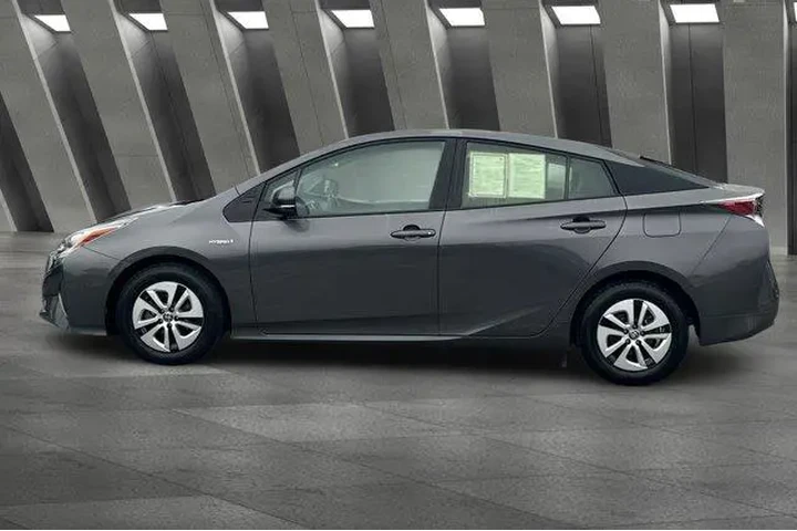 $17900 : Toyota Prius 2017 Four 4dr H image 10