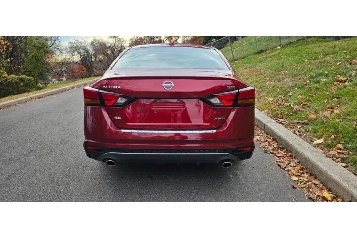 $10995 : 2019 Altima 2.5 SR image 9