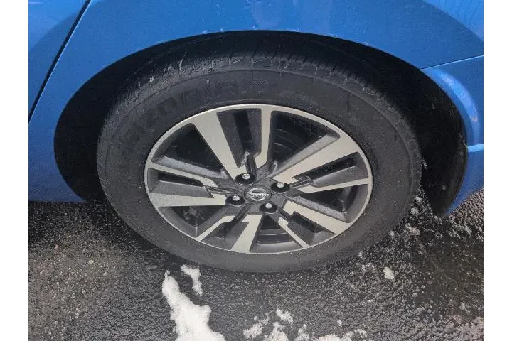 $13050 : Nissan Versa 2021 SV 4dr Sed image 5