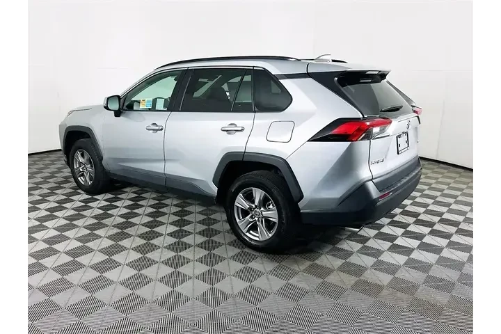 $28400 : Toyota RAV4 2024 AWD XLE 4dr image 5