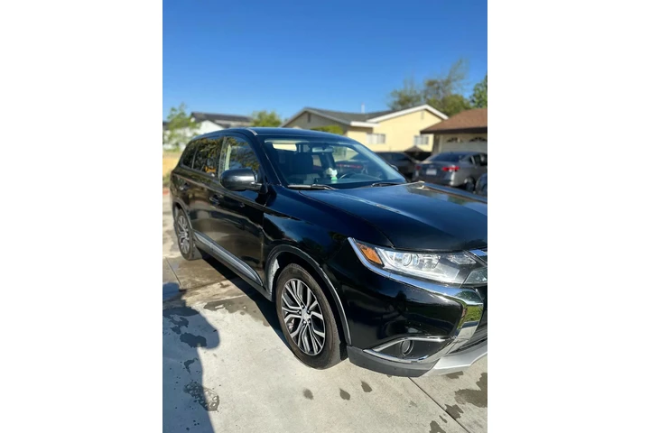 $7500 : 🚗 2017 Mitsubishi Outlander – image 5
