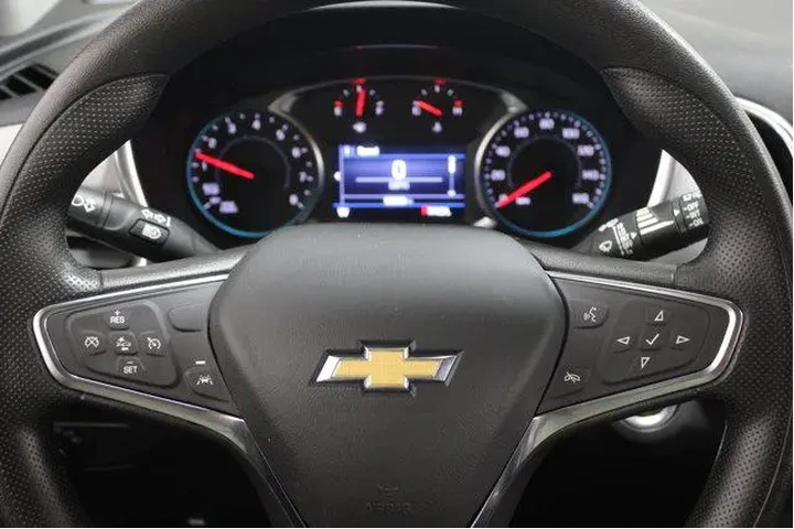 $19818 : Chevrolet Equinox 2023 4x4 L image 8