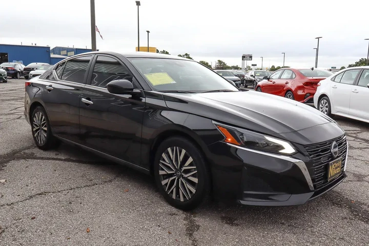 $19488 : 2023 Altima 2.5 SV image 3