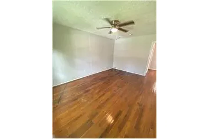 $1400 : Rental property with 1 bedro image 2