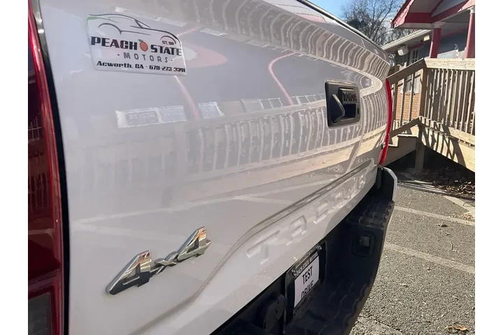 $17985 : Toyota Tacoma 2021 4x4 TRD S image 9