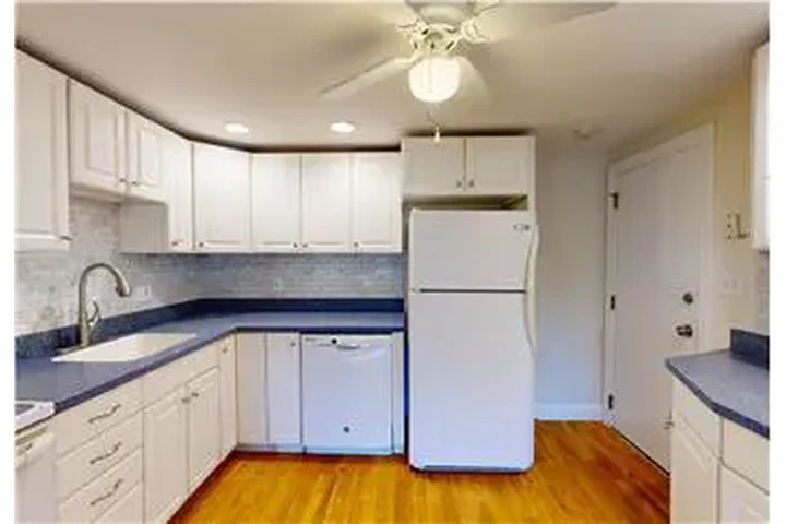 $2500 : Rental property with 2 bedro image 2