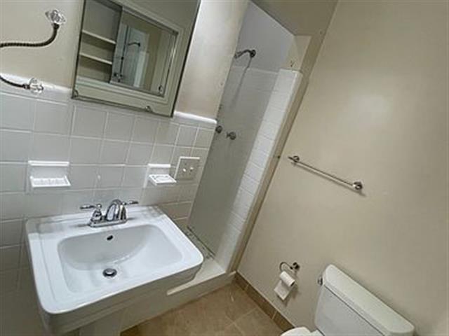 $1530 : 3 bedroom, 2 bathroom rental image 2