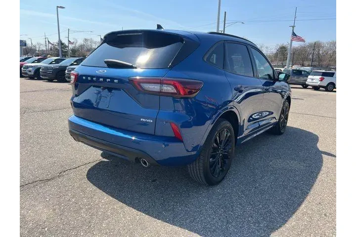 $26850 : Ford Escape 2023 AWD ST-Line image 4