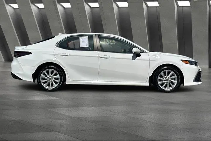 $26500 : Toyota Camry 2023 LE 4dr Sed image 10