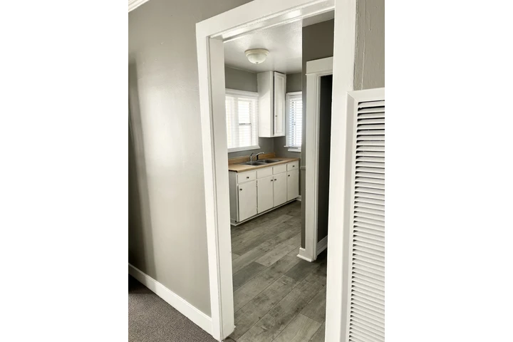 $1700 : APT 1 REC, 1 BA EN HAWTHORNE image 5