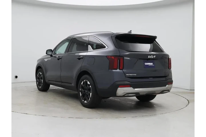 $27998 : Kia Sorento 2024 S 4dr SUV image 2