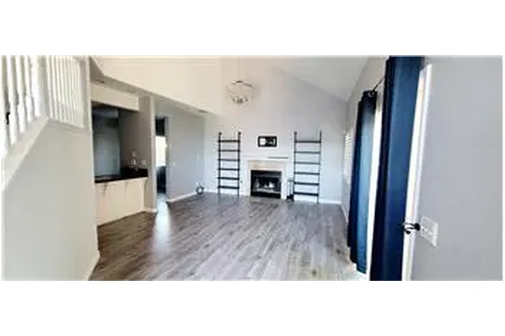 $2900 : Rental property with 3 bedro image 3