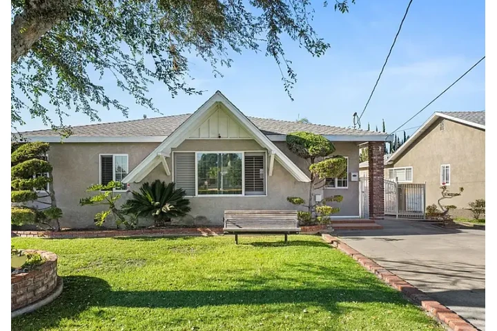 $2500 : Featuring 4 spacious bedrooms image 1