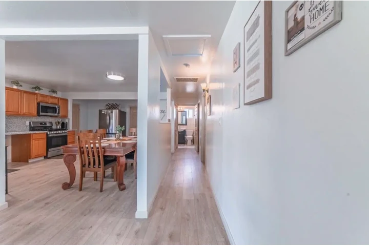 $1000 : Welcome to this inviting 3 bed image 3