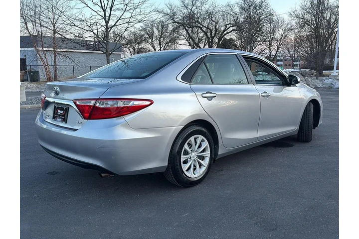 $10000 : 2015 Camry LE image 4