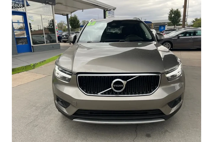 2022 XC40 T5 Momentum AWD image 2
