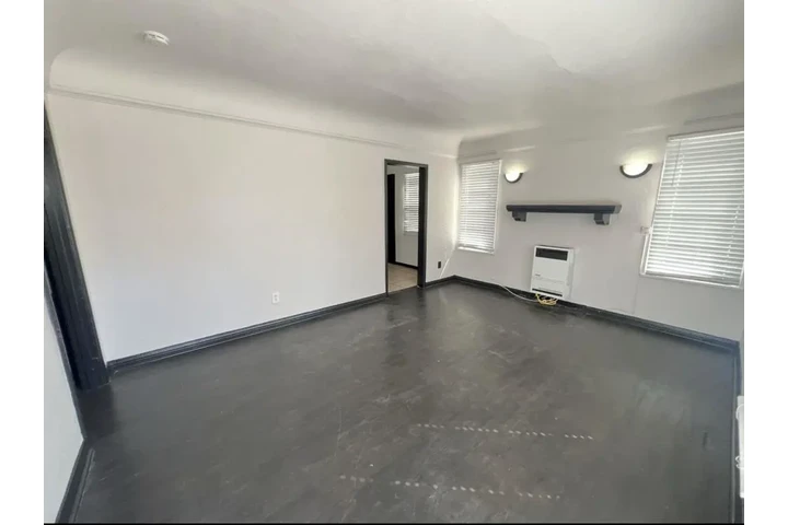 $1100 : Green Yard House image 1