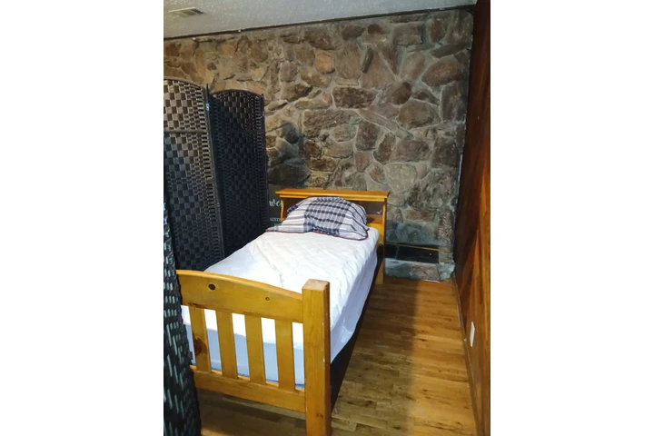 $1200 : cuarto de renta 1200 cama 600 image 1
