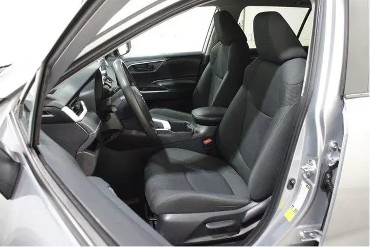 $33998 : Toyota RAV4 2024 AWD LE 4dr image 5