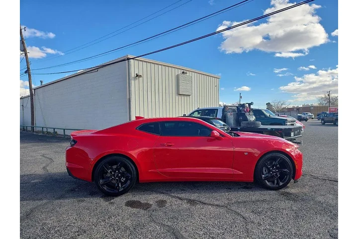 $28832 : Chevrolet Camaro 2023 LT 2dr image 2