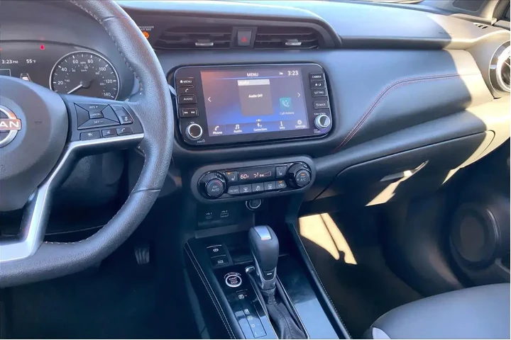 $19096 : Nissan Kicks 2023 SR 4dr Cro image 6