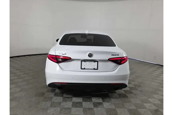 $20987 : Alfa Romeo Giulia 2020 image 7