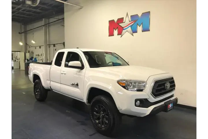 $32989 : Toyota Tacoma 2021 4x4 TRD S image 2