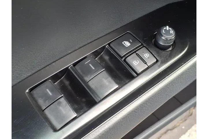 $29950 : Toyota Camry 2025 AWD SE 4dr image 10