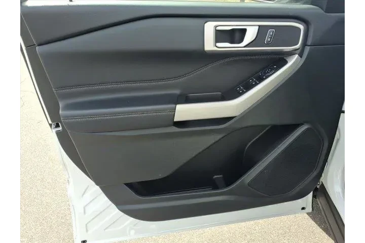 $28897 : Ford Explorer 2024 AWD XLT 4 image 7