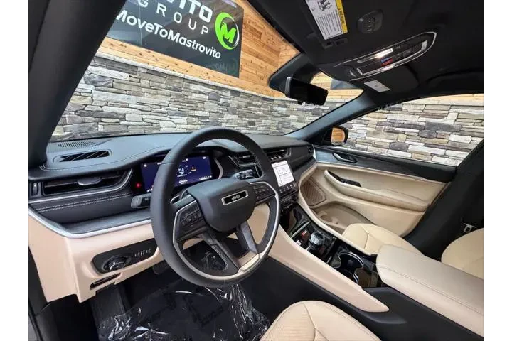 $33399 : Jeep Grand Cherokee 2023 4x4 image 10