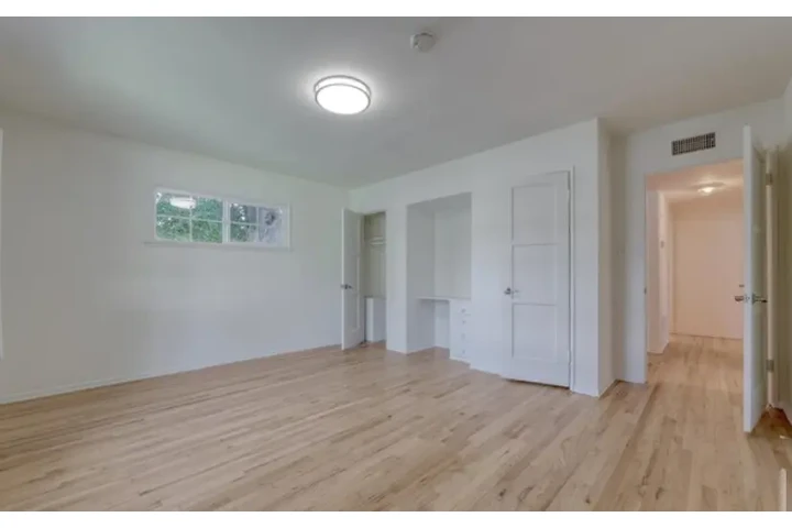 $6700 : 5369 Topeka Dr, Tarzana, CA image 9