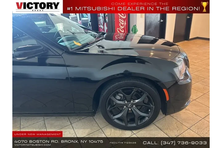 $17865 : Chrysler 300 2022 S V6 4dr S image 9