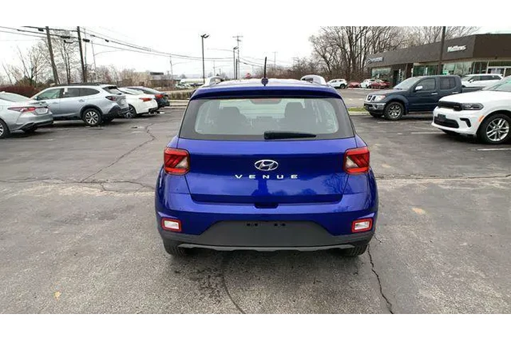 $18990 : Hyundai VENUE 2023 SEL 4dr C image 4