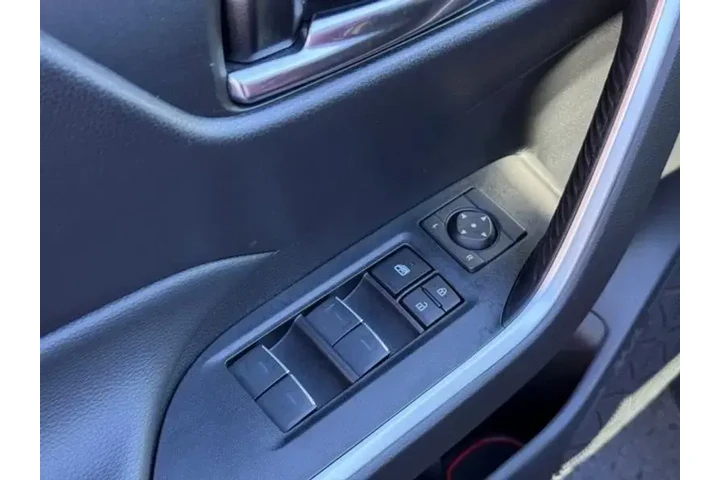 $33000 : Toyota RAV4 2022 AWD XLE Pre image 10