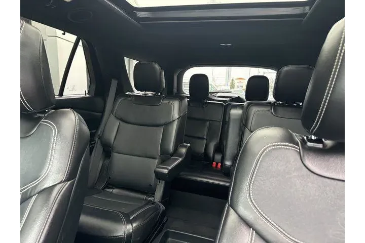 $30113 : Ford Explorer 2020 AWD ST 4d image 7