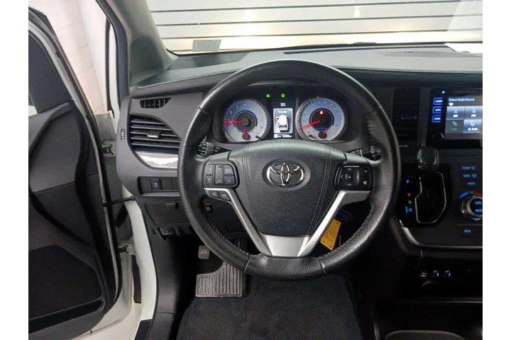 $33998 : Toyota Sienna 2017 SE 8-Pass image 9