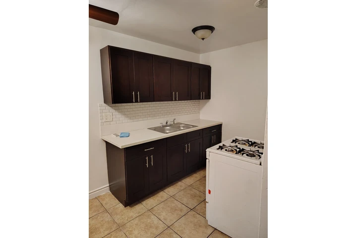 $1925 : Grande Apto! 1br/1bn Disponibl image 1