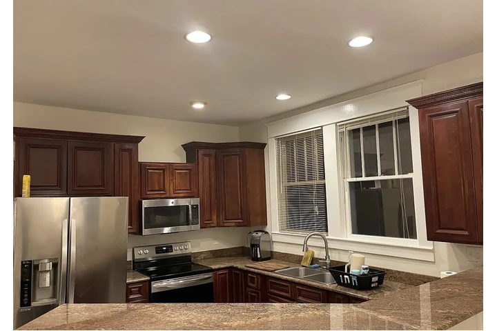 $1000 : Newly renovated Hardwood floor image 2