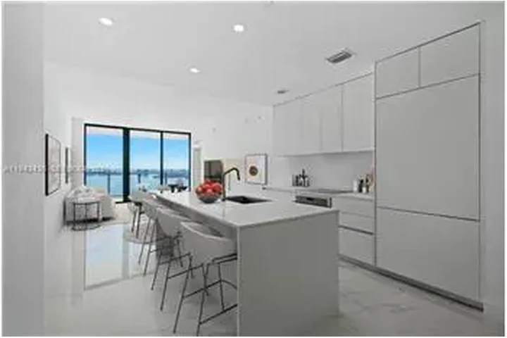 $6000 : Rental property with 1 bedro image 1