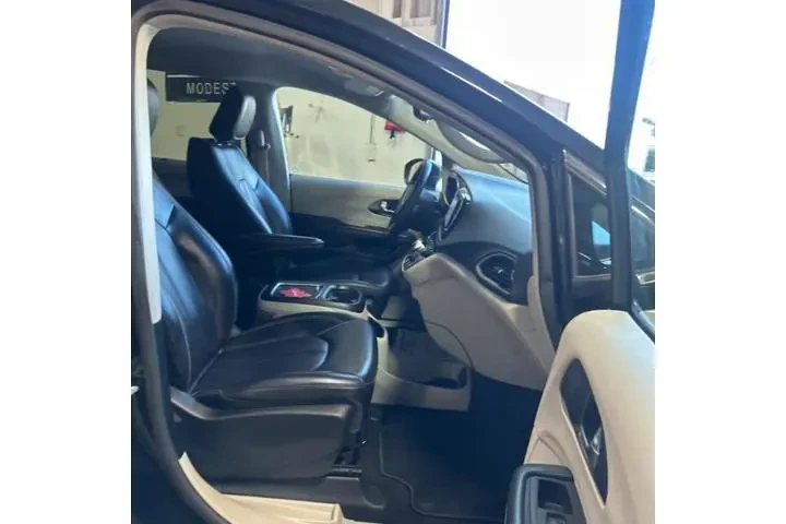 $25995 : Chrysler Pacifica 2023 Touri image 4